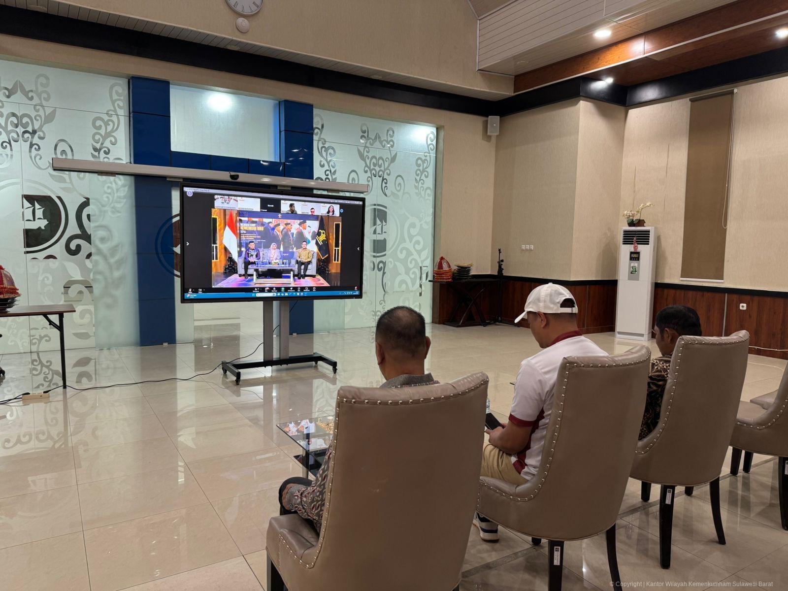 Kakanwil Kemenkum Sulbar Bersama Jajaran Hadiri Webinar Nasional, Bahas KUHP